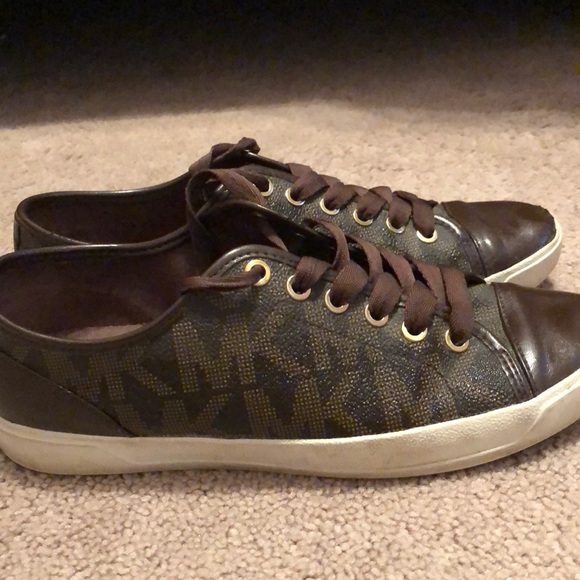 Shoes - Picture 2 of 5